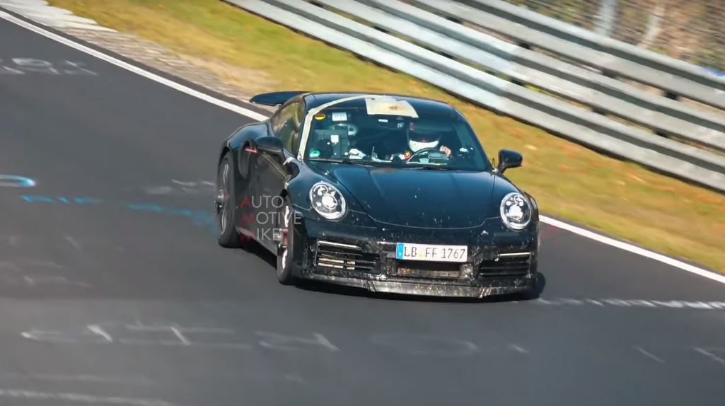 porsche-taycan-chases-992-911-turbo-on-nurburgring-production-close_1.jpg